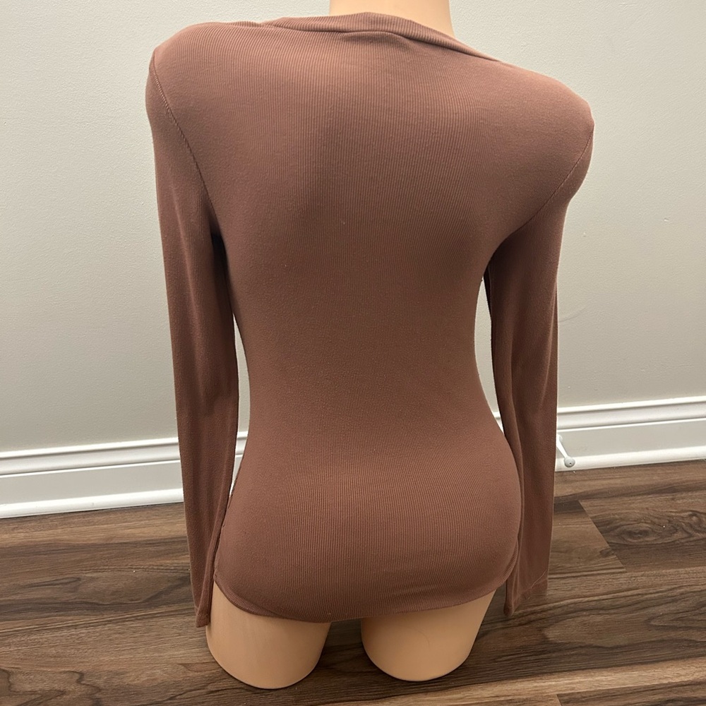Lulu's Brown Cutout Long Sleeve Top - Picture 2 of 2